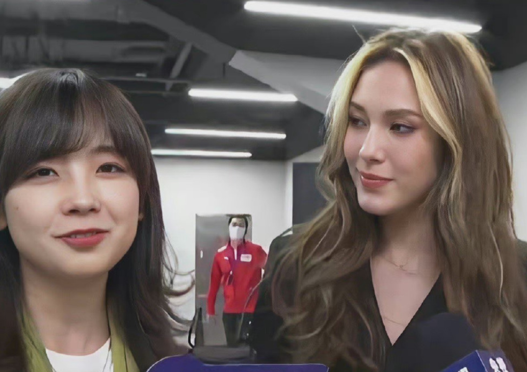 谷爱凌王冰冰同框!央视甜美记者变粉丝,贴脸自拍,年龄相差14岁休闲区蓝鸢梦想 - Www.slyday.coM 谷爱凌王冰冰同框!央视甜美记者变粉丝,贴脸自拍,年龄相差14岁休闲区蓝鸢梦想 - Www.slyday.coM