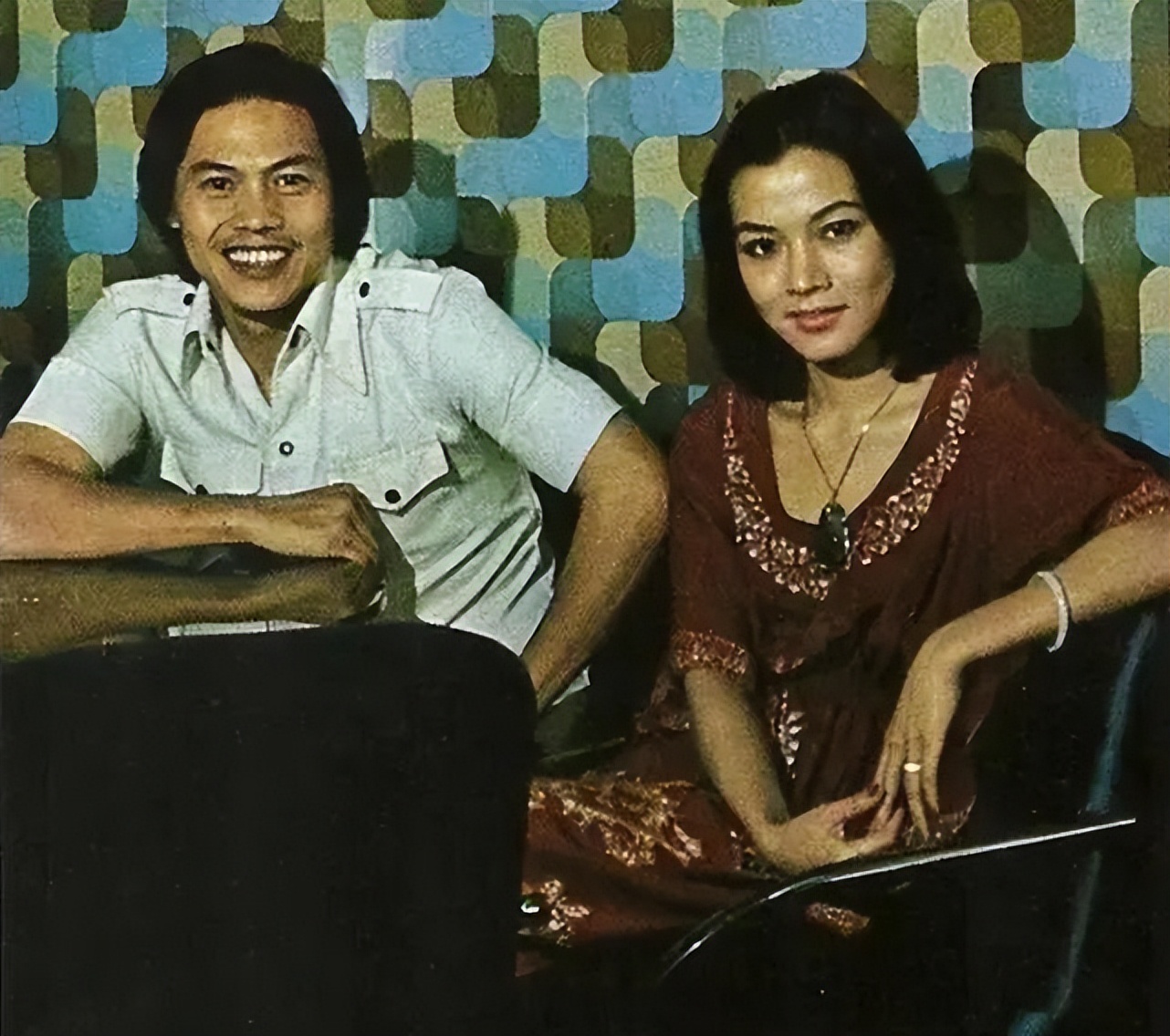 风流成性的罗烈,全靠一张嘴来骗,四个老婆三个儿,毁了乐韵一生