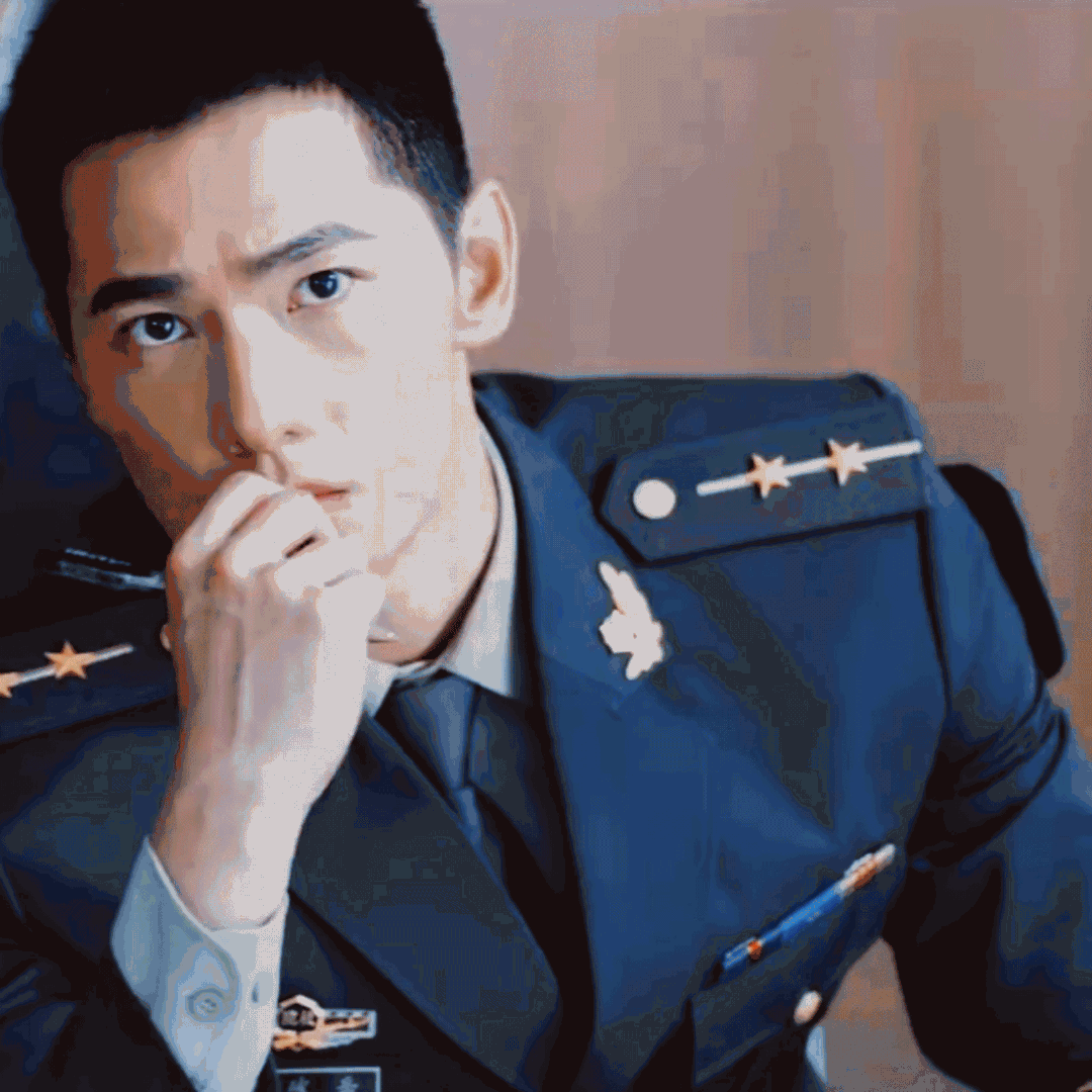 杨洋童年的军装照真的是从小帅到大啊