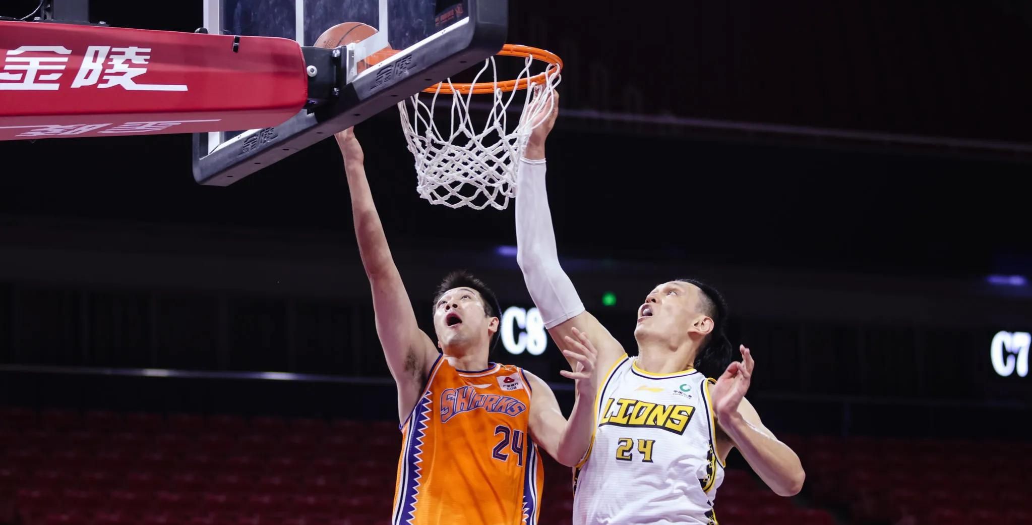 广厦队将淘汰上海队晋级决赛，王哲林无法救上海，孙铭徽统治比赛休闲区蓝鸢梦想 - Www.slyday.coM