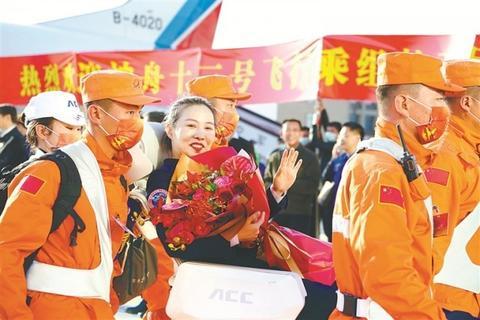 神舟十三号飞行任务圆满成功 英雄凯旋休闲区蓝鸢梦想 - Www.slyday.coM