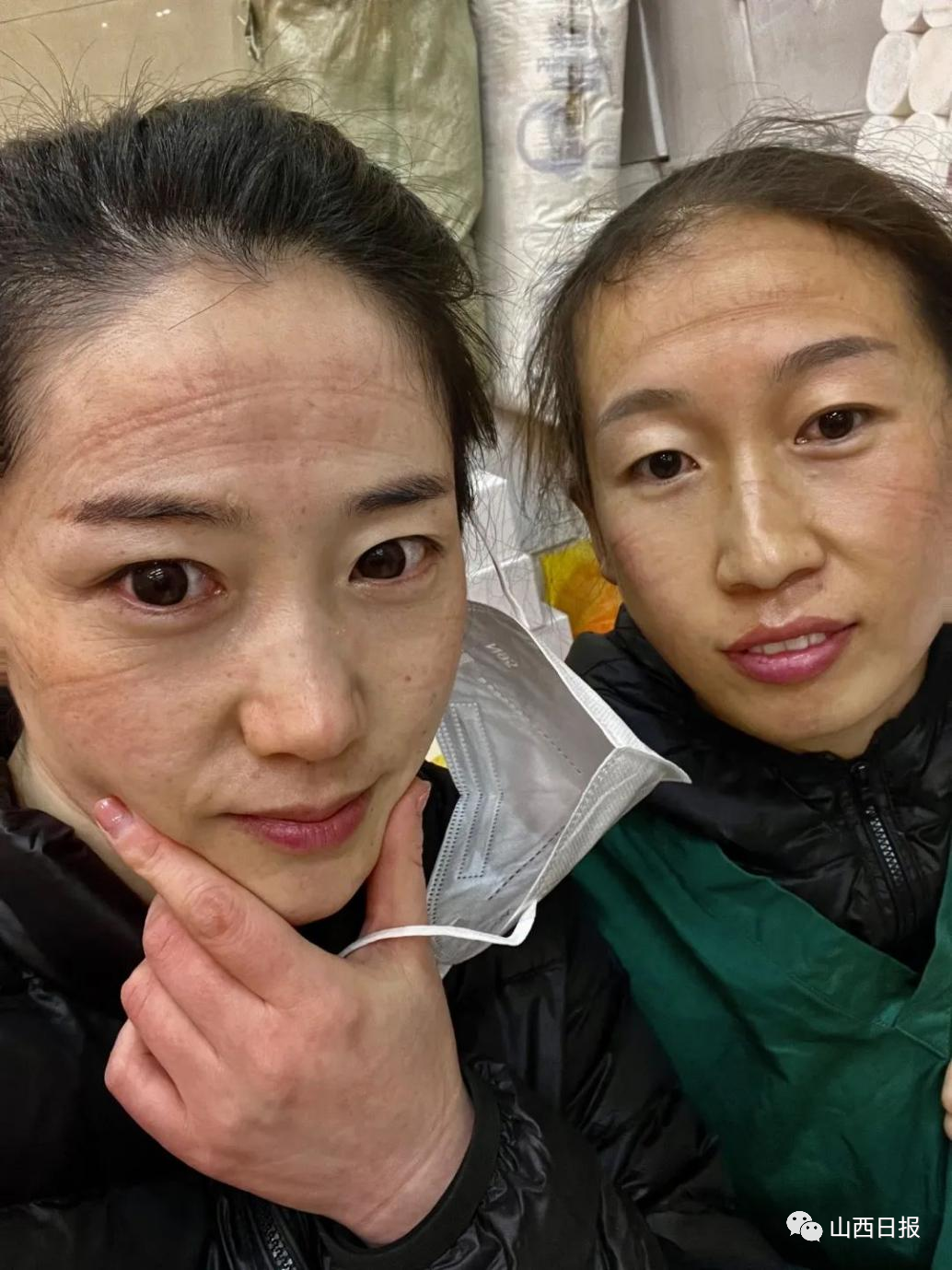 脱下防护服,队员们的脸上布满勒痕