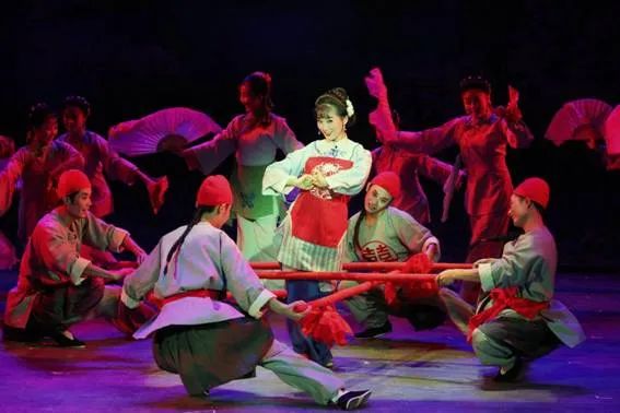 一个县级小剧团，被一群90后00后整活了！休闲区蓝鸢梦想 - Www.slyday.coM