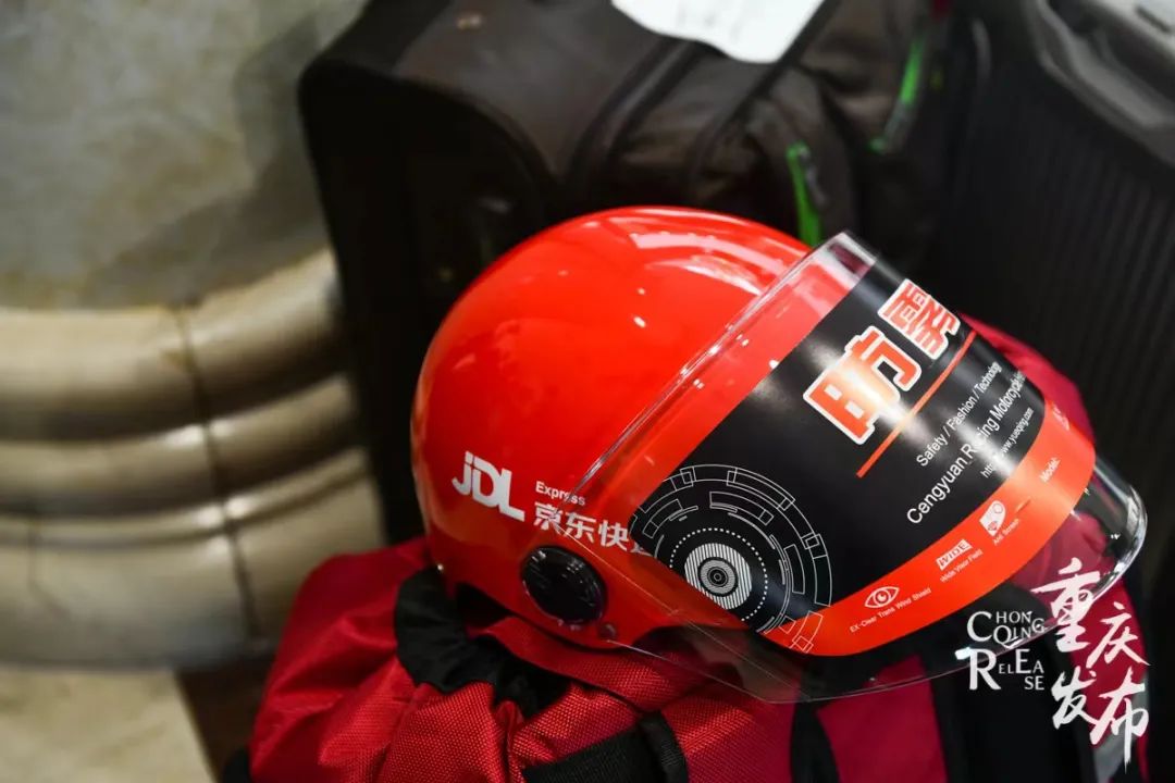 去上海重庆快递小哥耿直