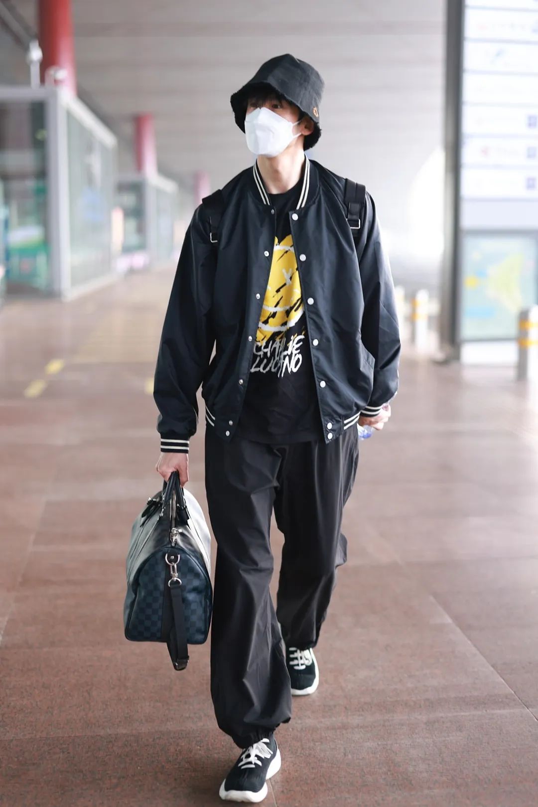 男星街拍米卡化身美高男主bennifer时隔二十年修成正果