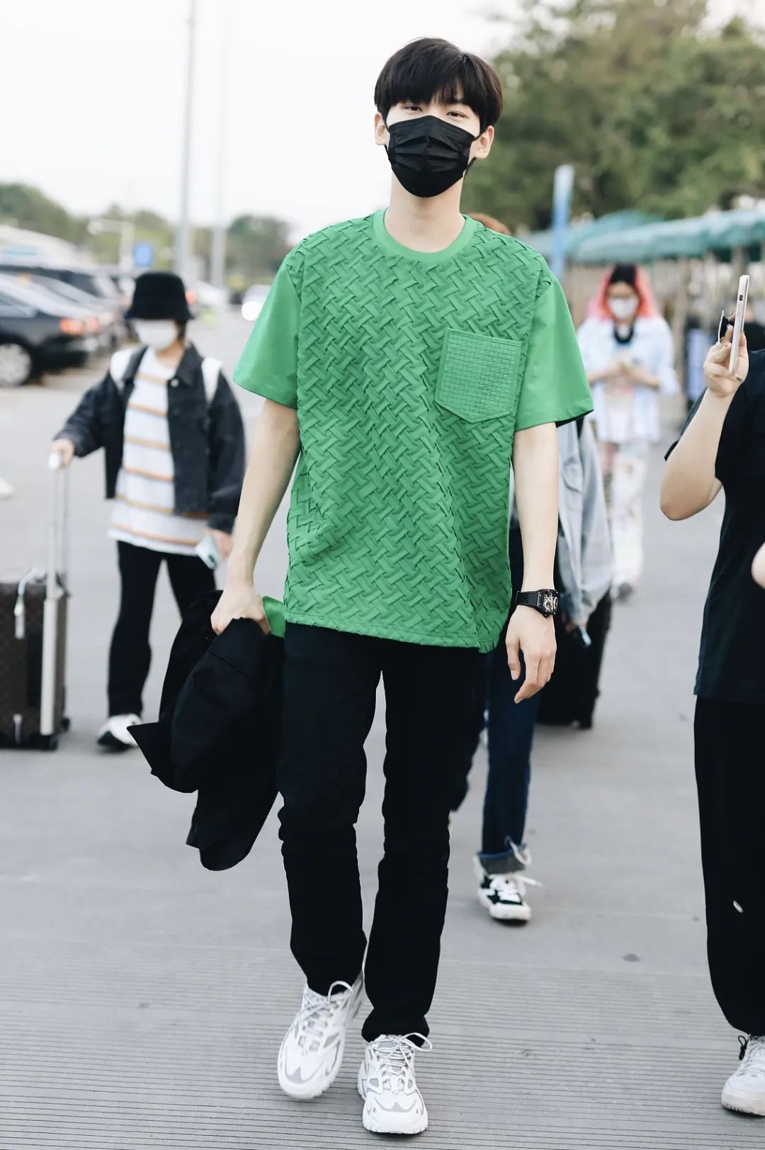 《一年级·毕业季》出身的演员王润泽加入本周男星街拍,banlenciaga的