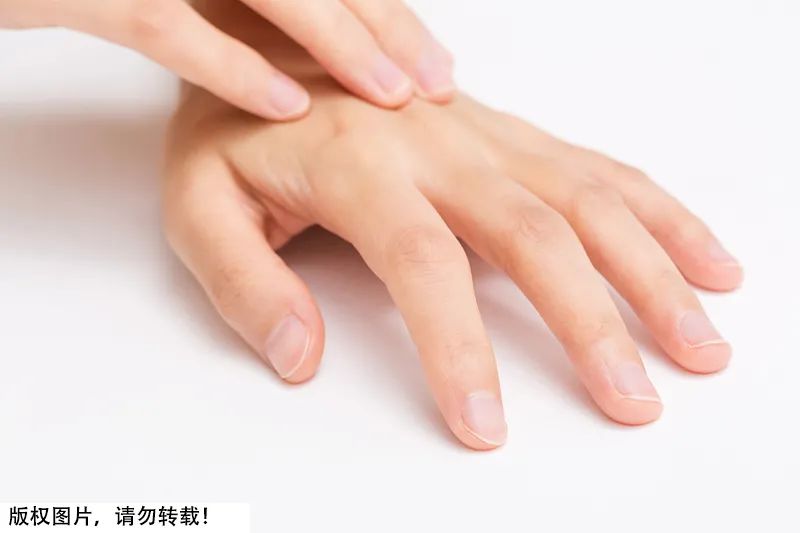 女子手指变粗一查竟是肺癌出现这些症状疾病可能正悄悄靠近