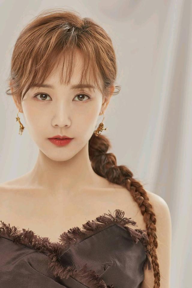 特战荣耀李一桐穿军装又飒又美你了解她在其他剧中什么样吗