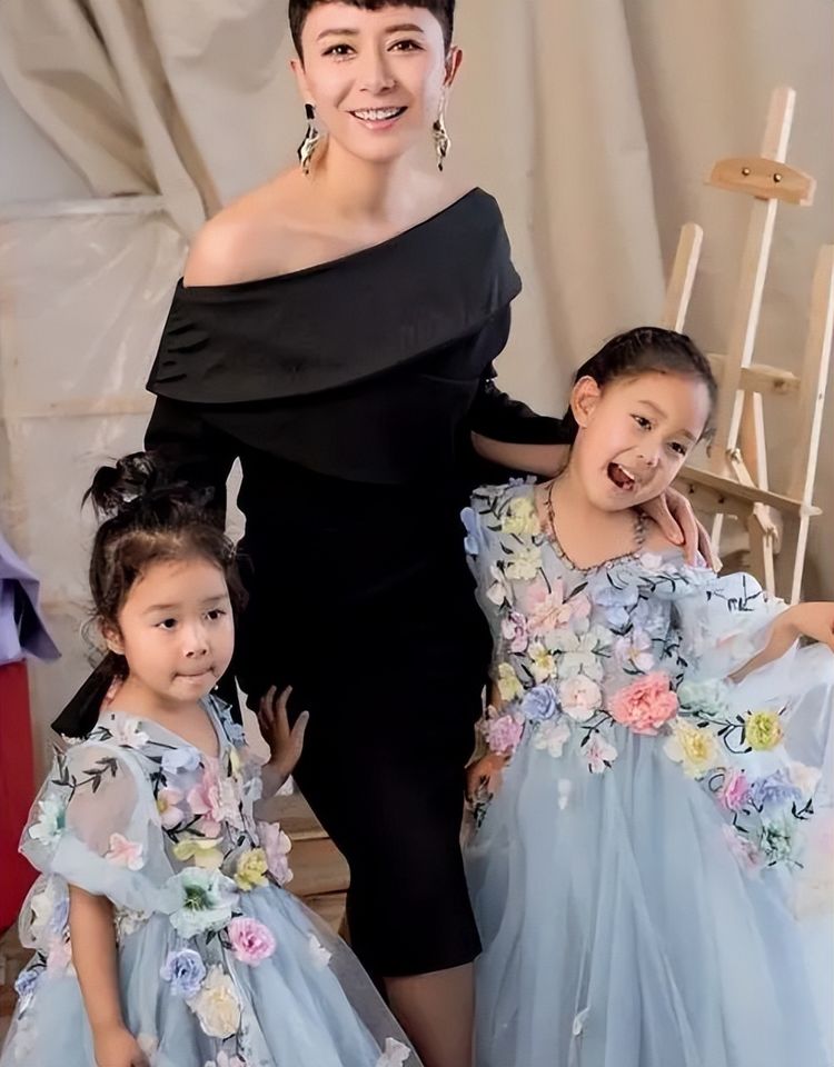 塞娅公主张恒罕晒老公!男方帅气酷似郑伊健,俩女儿继承父母颜值|张恒|