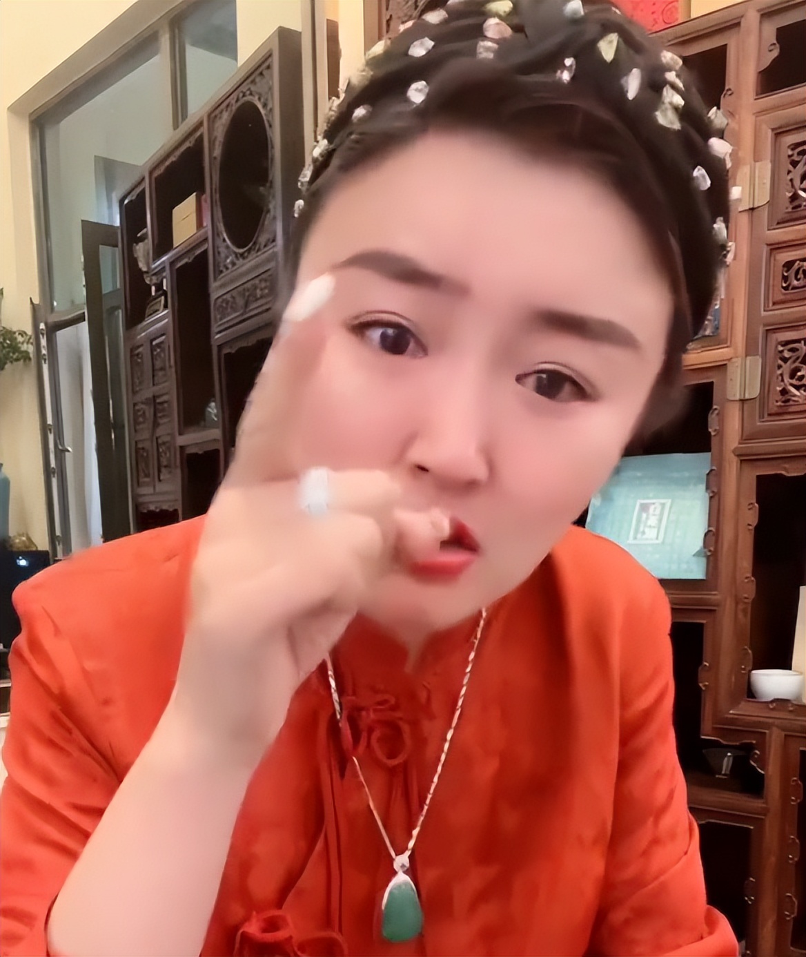 赵本山徒孙娇娇自曝被本山传媒索赔18亿说自己患重症求饶