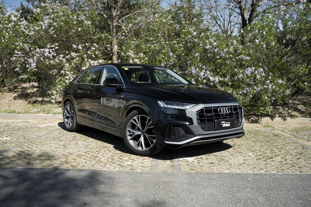 轿跑suv就一定"外强中干"?试驾奥迪q8