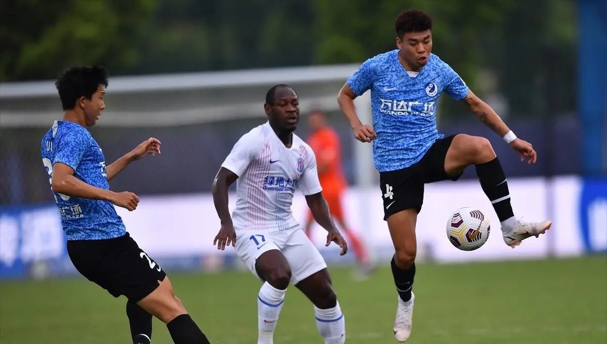 13年功勋离队李帅终究圆梦大连人引援雷声大雨点小添新困局