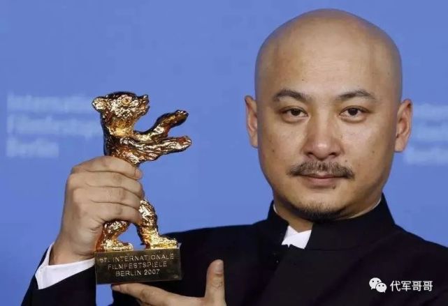 一恋导演王全安,二恋演员耿乐,三恋制片人铁佛,53岁过得怎样?|孔琳|耿乐|王全安_新浪新闻