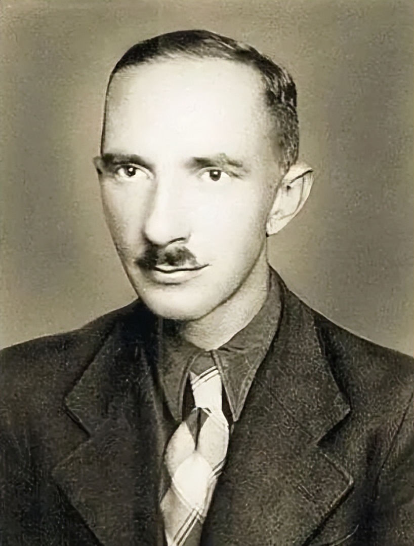 上图_ 斯捷潘·班德拉(1909-1959)总而言之,由于俄罗斯历史上对乌克兰