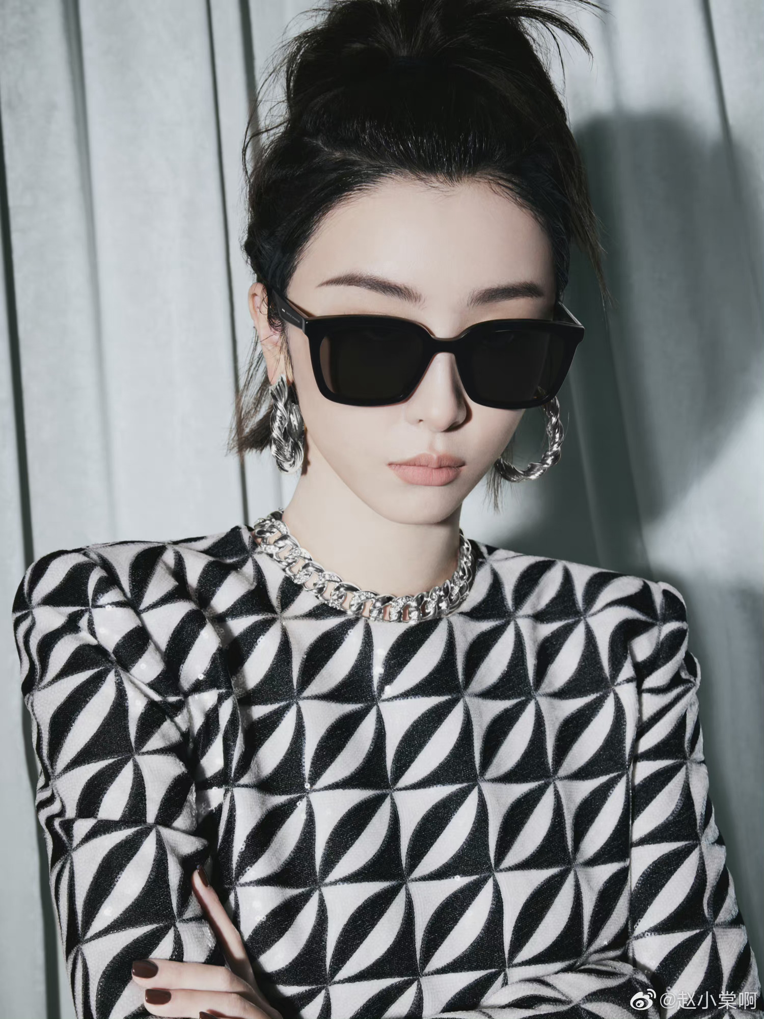赵小棠最新摩登感墨镜大片