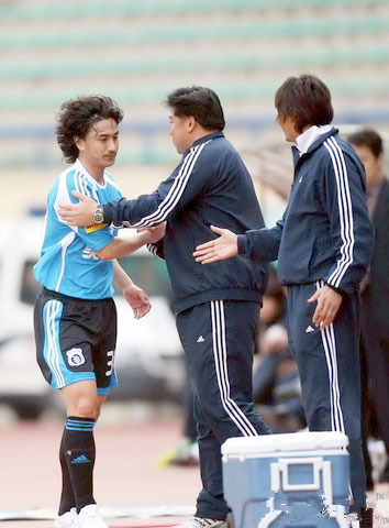 大连足球史上今天:2009年中超安贞焕梅开二度!大连实德3比1绿城