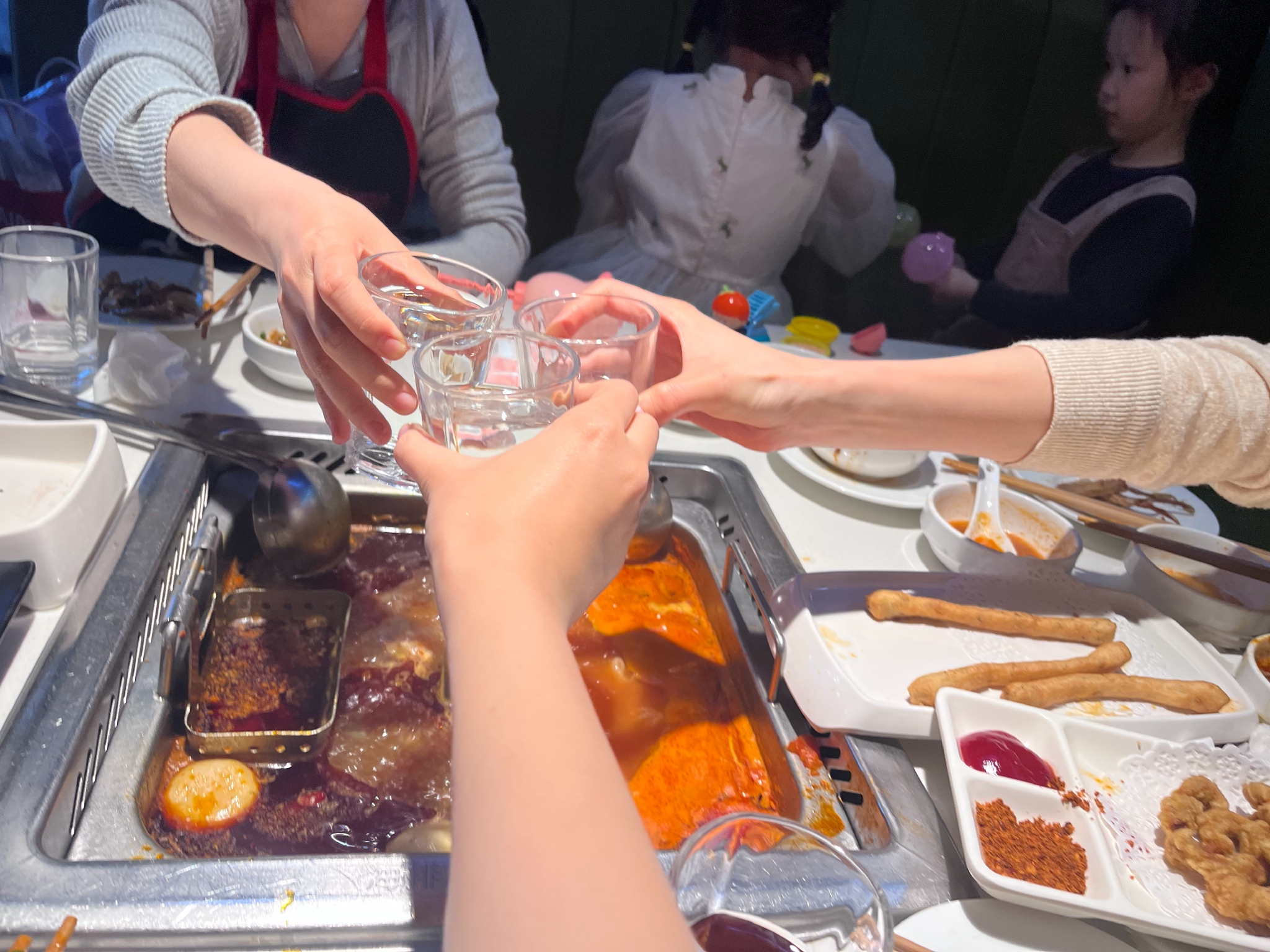 今晚p90三人组一起带娃聚餐了