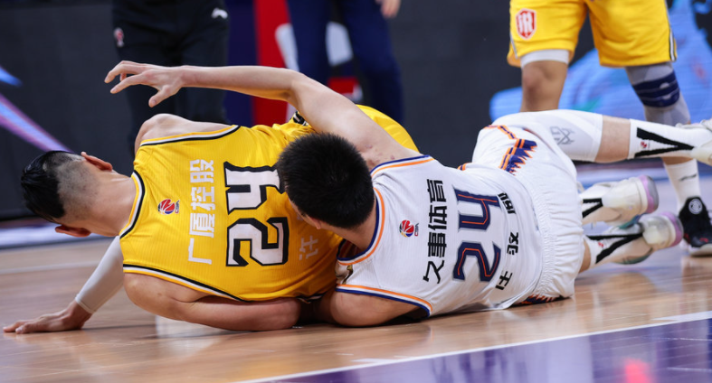 辽篮提防许钟豪！马健全面解读，爆粗怒斥：太脏了，早该被掏裆休闲区蓝鸢梦想 - Www.slyday.coM