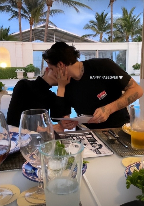 新娘妮可拉首晒婚后生活大布光膀子好颓废嫁入豪门笑傻了