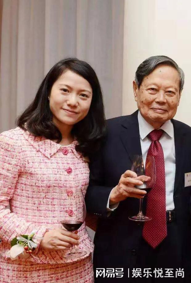 100岁杨振宁我不介意翁帆改嫁她还年轻两人婚后没有生孩子