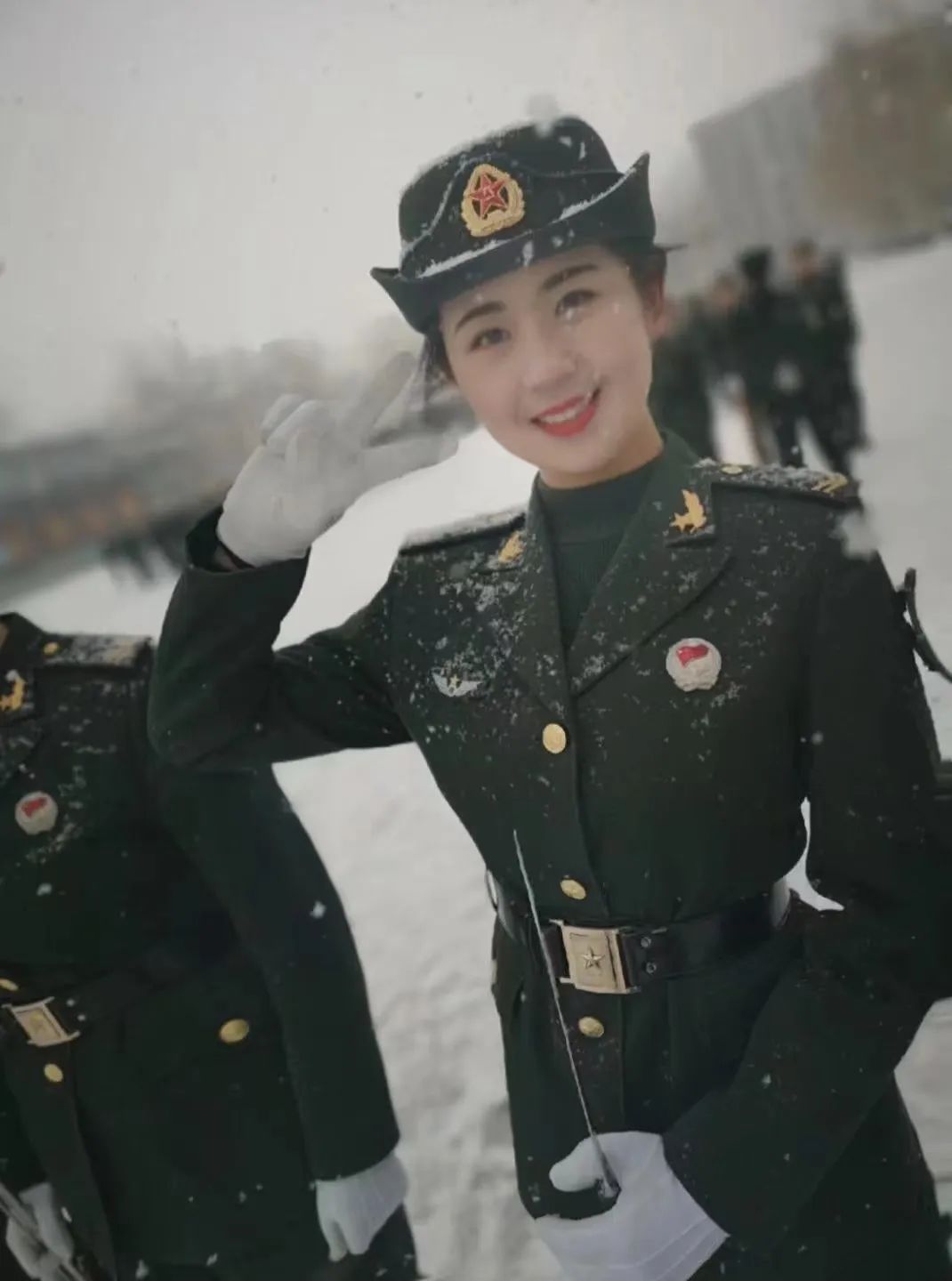 三军仪仗队小姐姐,退役后惊艳世界|三军仪仗队|央视|抗美援朝_新浪