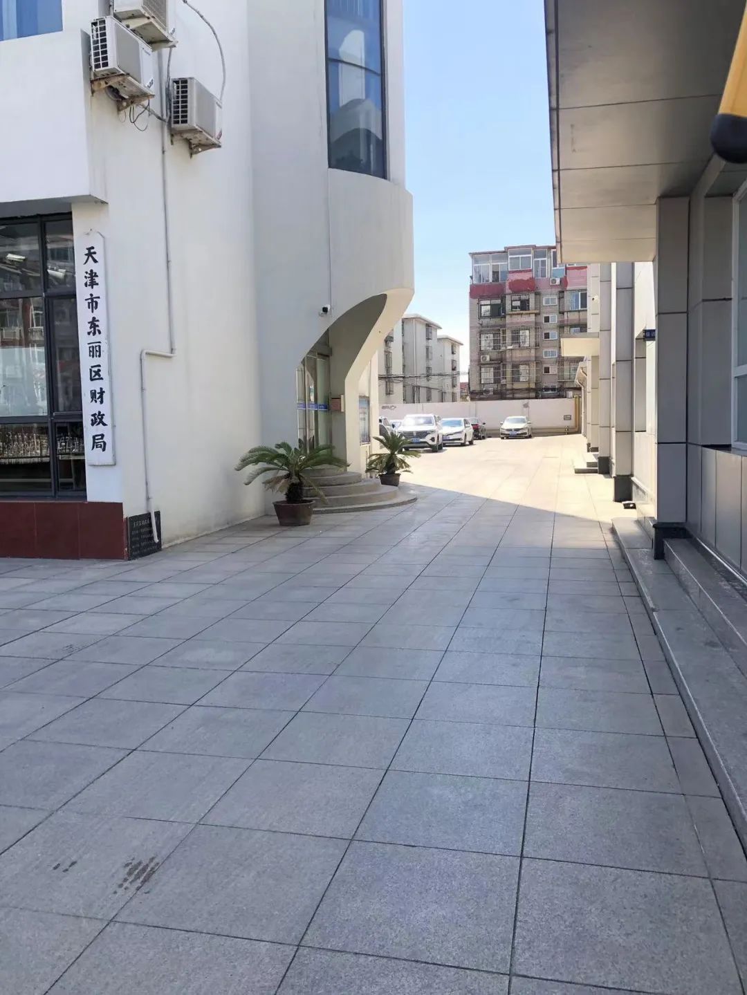 东丽区机关事业单位打开大门开放共享车位一年来效果如何