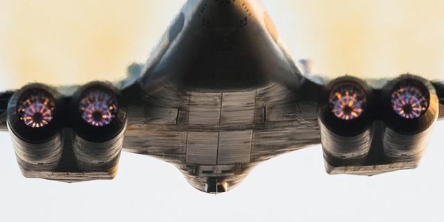 俄军三型轰炸机联动，雷霆暴击亚速钢铁厂，猛踩泽连斯基既定红线休闲区蓝鸢梦想 - Www.slyday.coM