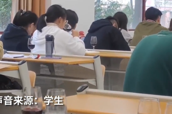茅台学院学生1节课喝掉二三十箱酒 网友：为专业知识拼了休闲区蓝鸢梦想 - Www.slyday.coM