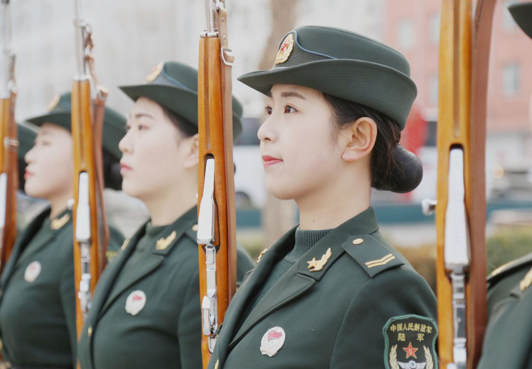 三军仪仗队小姐姐,退役后惊艳世界|三军仪仗队|央视|抗美援朝_新浪