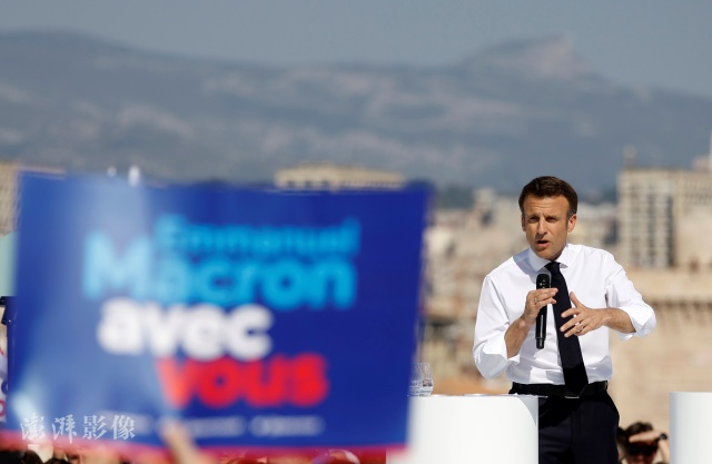 4月16日，法国马赛，马克龙在当地举行竞选集会。图自澎湃影像