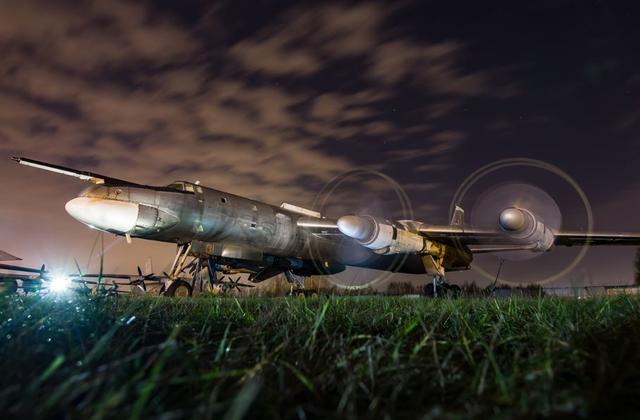 俄军三型轰炸机联动，雷霆暴击亚速钢铁厂，猛踩泽连斯基既定红线休闲区蓝鸢梦想 - Www.slyday.coM