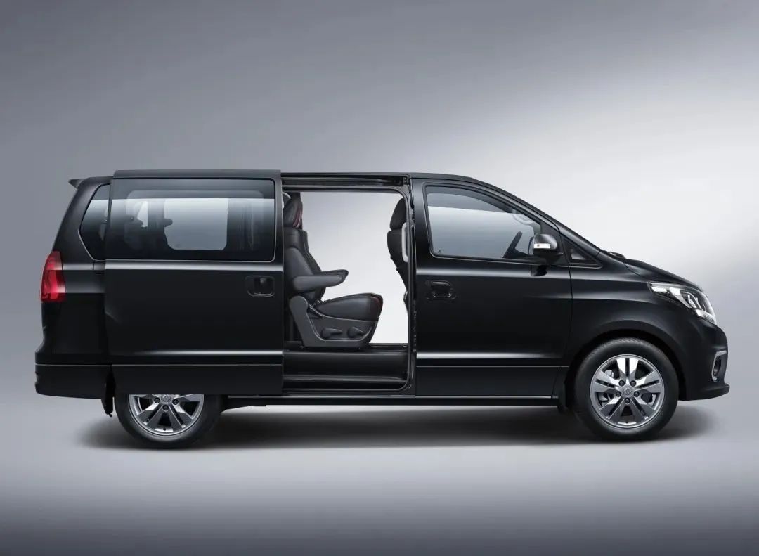 明明只是七座MPV，却起了个我们买不起的名字！休闲区蓝鸢梦想 - Www.slyday.coM