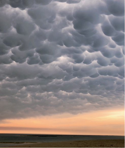 塞斯·亚当斯摄于飞往美国阿巴拉契亚山脉南部的途中云街,也称辐辏状