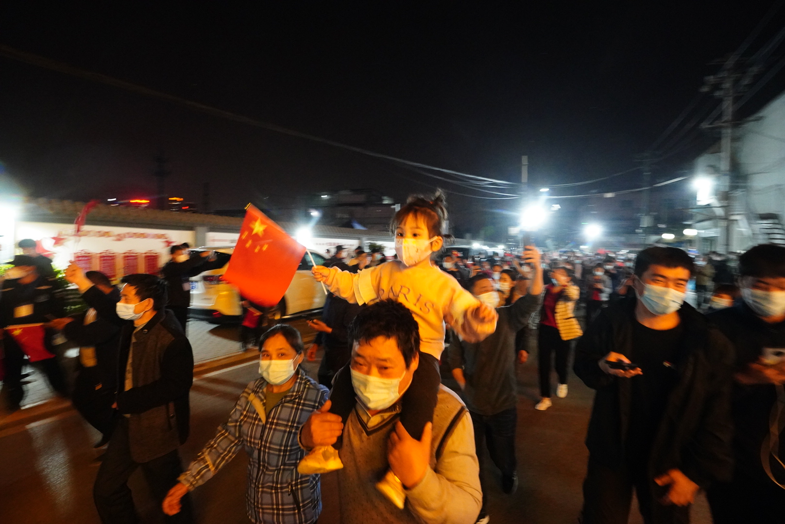刚刚北京朝阳区崔各庄乡费家村解封来看现场