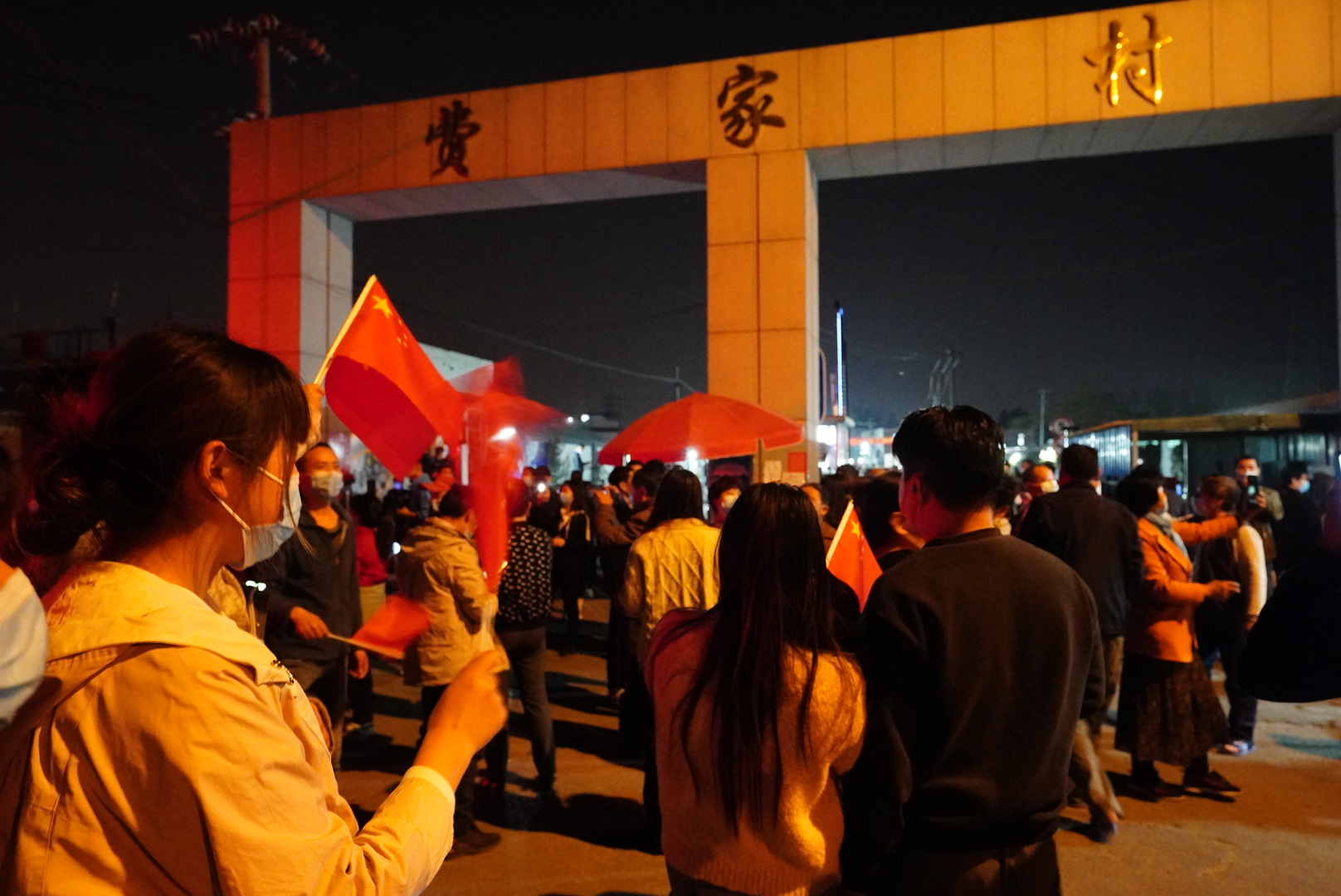 刚刚北京朝阳区崔各庄乡费家村解封来看现场