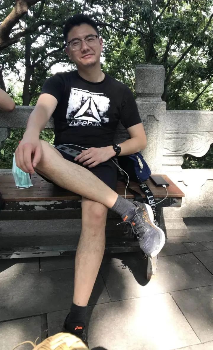 细节看人品！杭州律师小哥哥一个动作火了：事情不大，但真的很暖休闲区蓝鸢梦想 - Www.slyday.coM
