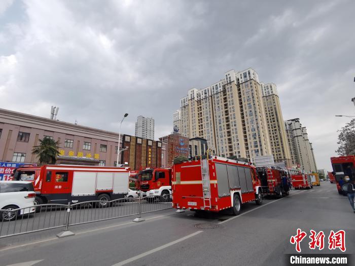 郑州一游泳馆发生局部坍塌：已救出10人 还有2人被困休闲区蓝鸢梦想 - Www.slyday.coM