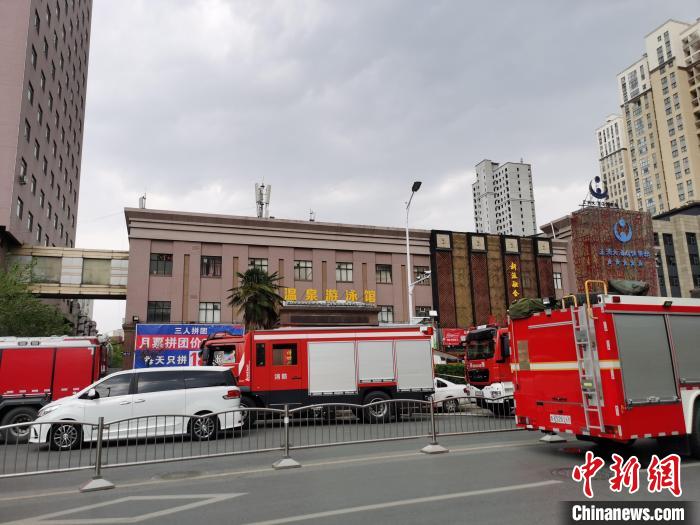 郑州一游泳馆发生局部坍塌：已救出10人 还有2人被困休闲区蓝鸢梦想 - Www.slyday.coM