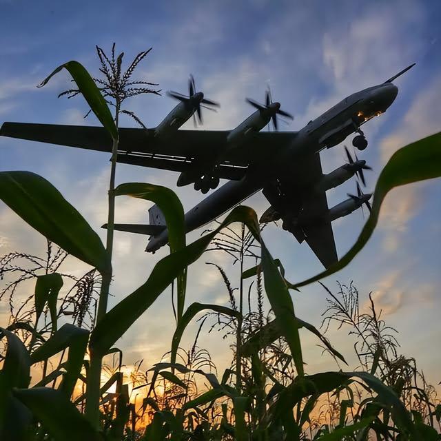 俄军三型轰炸机联动，雷霆暴击亚速钢铁厂，猛踩泽连斯基既定红线休闲区蓝鸢梦想 - Www.slyday.coM