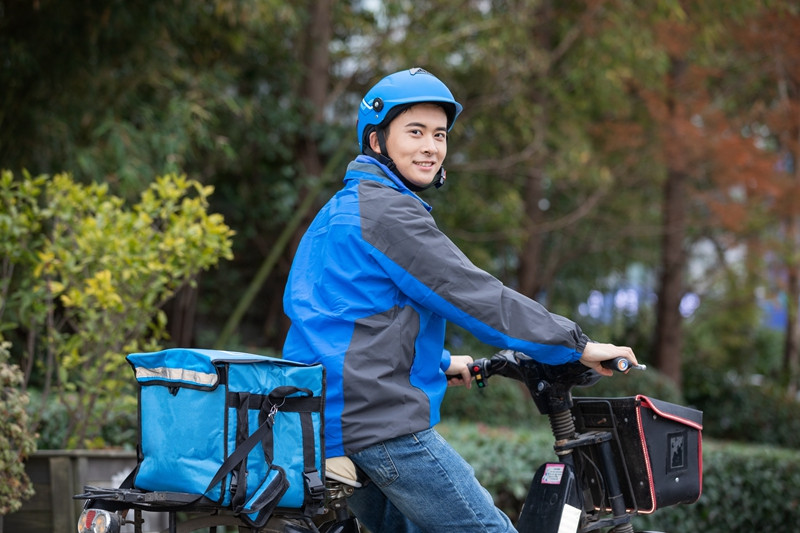 上海外卖骑手在岗人员达18万人每日配送单量约180万