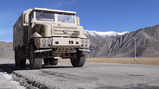 新型自行炊事车开上高原驻训场