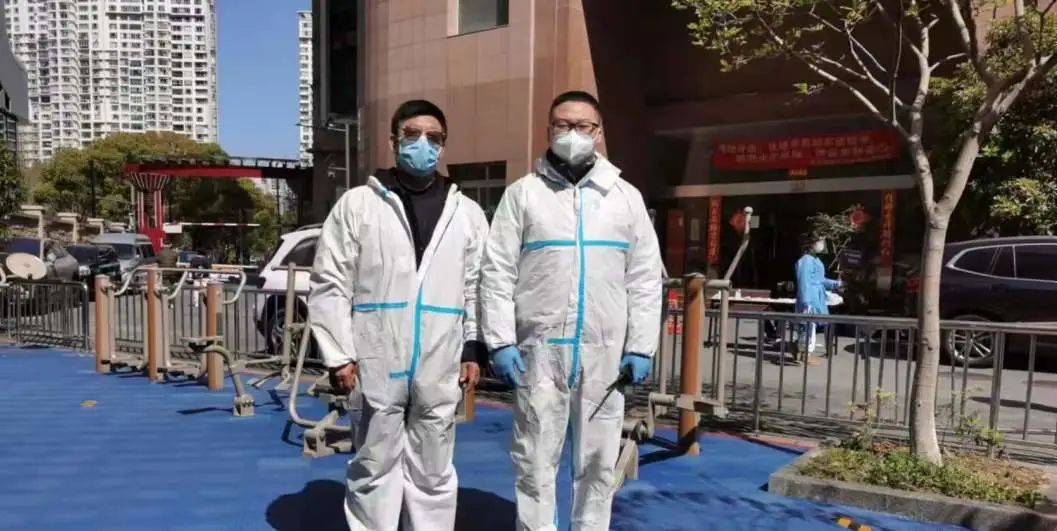 抗疫一线 党旗飘扬休闲区蓝鸢梦想 - Www.slyday.coM