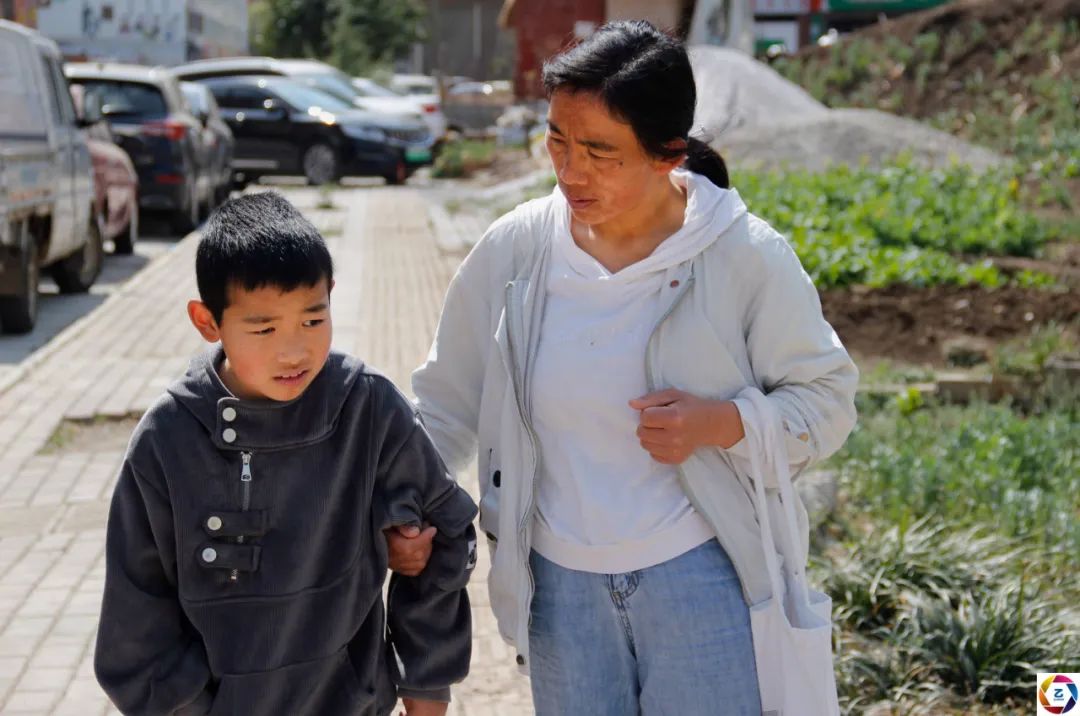 残疾妈妈将8个月大儿子放在学步车上，一转身工夫，毁了孩子一生休闲区蓝鸢梦想 - Www.slyday.coM