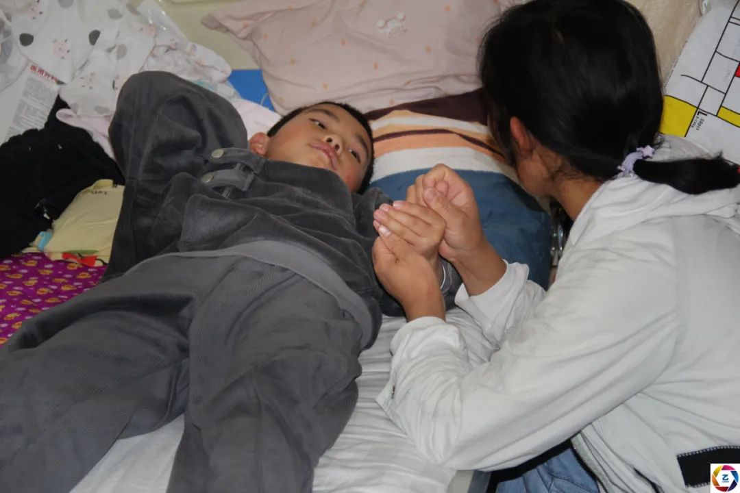 残疾妈妈将8个月大儿子放在学步车上，一转身工夫，毁了孩子一生休闲区蓝鸢梦想 - Www.slyday.coM