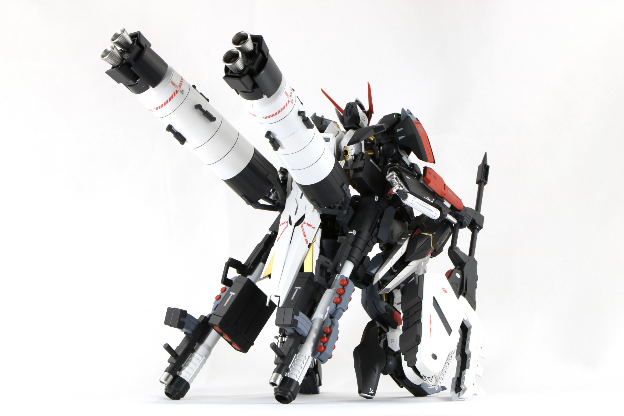 搭载独角兽高达全装备巴巴托斯高达模型改造