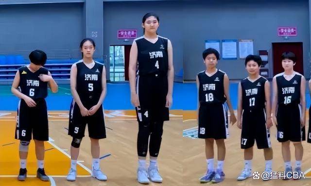 15岁高达2米26,单场32分9记站帽,备受关注|张子宇|中国女篮|李月汝