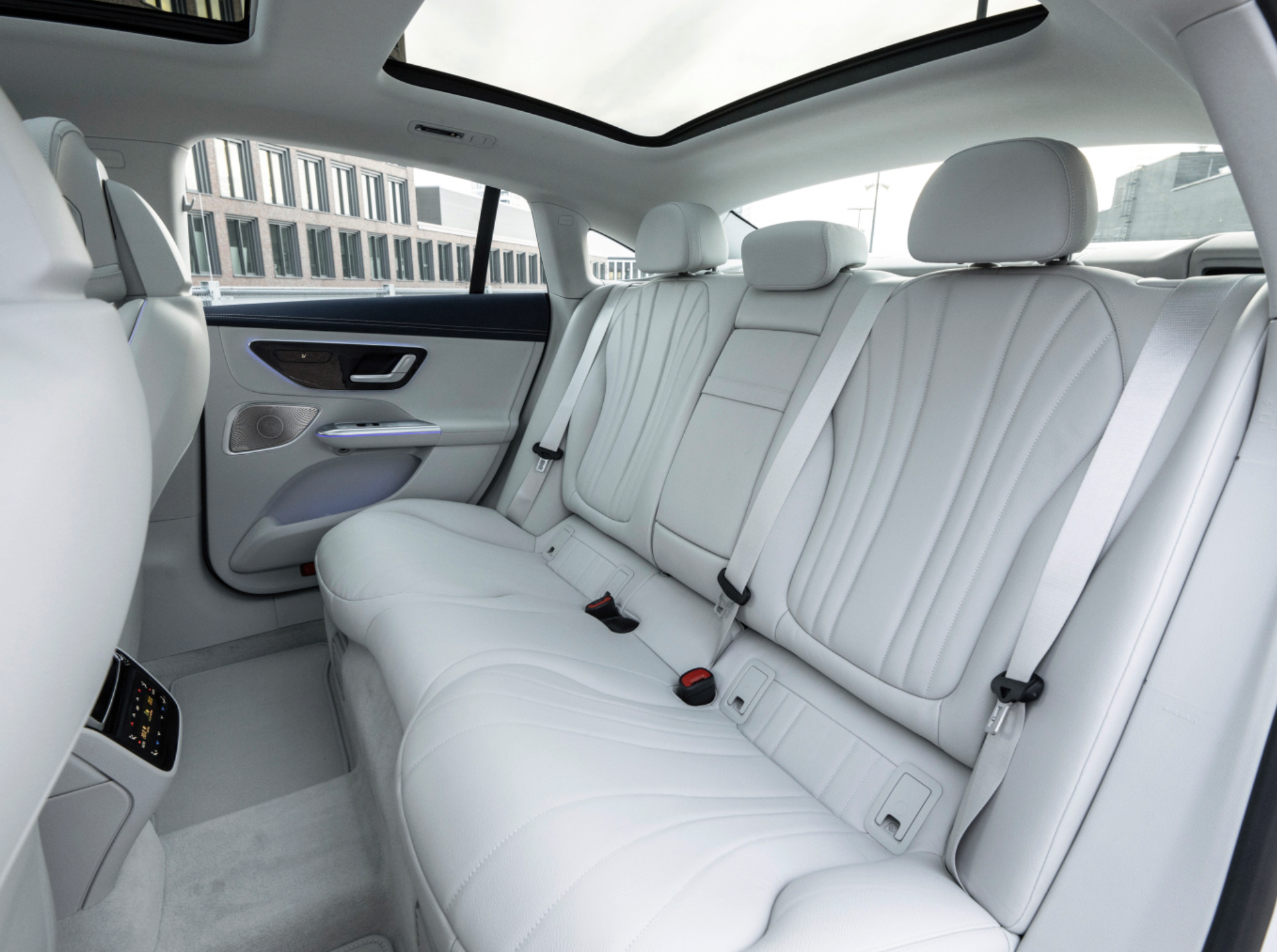 奔驰的全新c级轿车长4946mm内饰靠近s级坐拥400多马力