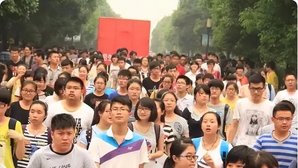 被“中考分流”的职校生，毕业后就业如何？过来人表示很心酸休闲区蓝鸢梦想 - Www.slyday.coM