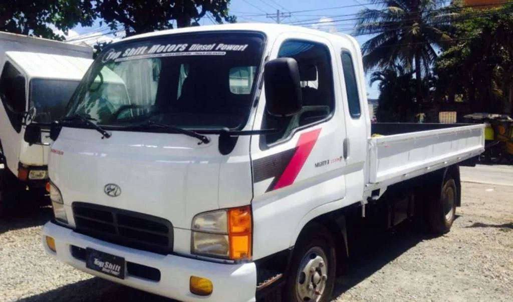 现代mighty轻型卡车三菱canter的韩国姐妹