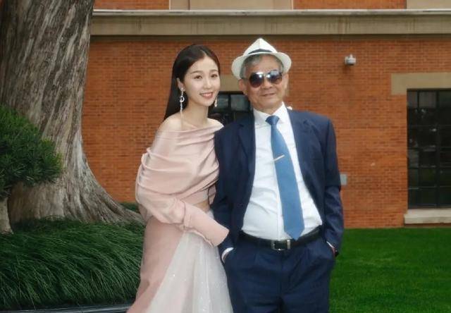 有种“炫富”叫虞书欣，光看她爷爷的生活状态，贫穷限制我的想象休闲区蓝鸢梦想 - Www.slyday.coM